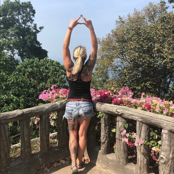 Meet your Posher, Alexa - Picture 3 of 5